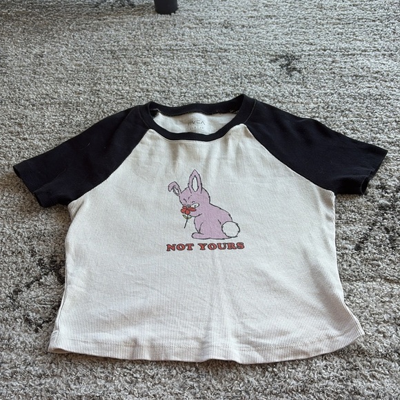 RVCA Black and Cream Short Sleeve CROPPED Tee with Graphic Design - Picture 4 of 5